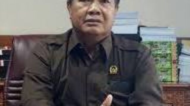 Ketua DPRD Kabupaten Kutai Barat, Ridwai, meminta agar mengevaluasi kinerja Kepala Dinas Pendidikan dan Kebudayaan (Kadisdikbud) Kubar, Robert Bandarsyah. Senin (30/6/2025)