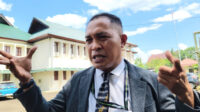 Elia Ronny Sianressy Kuasa Hukum RAA sebagai tersangka dalam kasus dugaan korupsi rehabilitasi jaringan irigasi Muara Kedang, Kecamatan Bongan, TA 2020, Sabtu (26/7/2025) Penulis: Johansyah