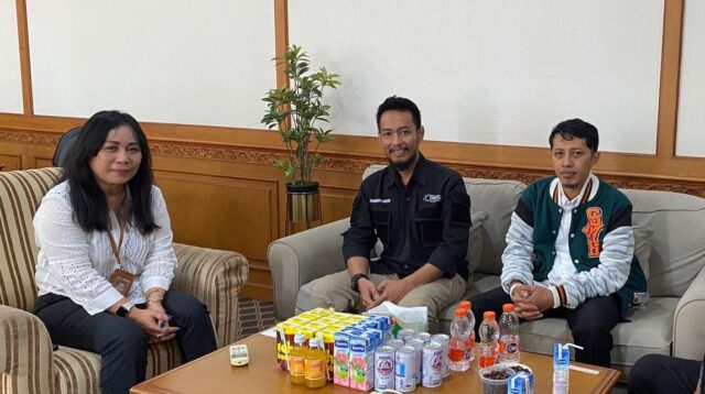 Ketua dan Sekretaris SMSI Kutai Barat bersama Kepala Diskominfo Kubar usai pertemuan strategis memperkuat kerja sama untuk menghidupkan media lokal dan meningkatkan kesejahteraan wartawan. Rabu (21/1/2026)