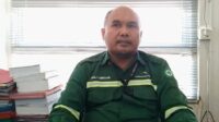 Keterangan Foto: Kepala Teknik Tambang (KTT) PT Manoor Bulant Lestari (MBL), Wesly Siregar, S.T., M.T., menyampaikan duka cita mendalam atas insiden kecelakaan kerja (fatality) di area operasional perusahaan, dan penuhi hak-hak korban. Minggu (29/3/2026). Reporter: Sukawati S