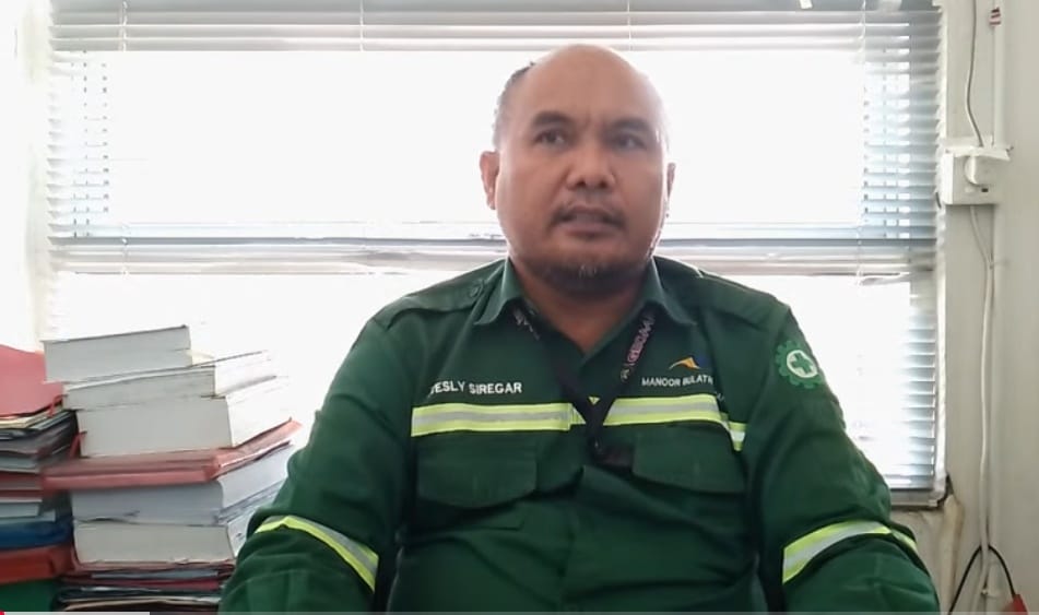 Keterangan Foto: Kepala Teknik Tambang (KTT) PT Manoor Bulant Lestari (MBL), Wesly Siregar, S.T., M.T., menyampaikan duka cita mendalam atas insiden kecelakaan kerja (fatality) di area operasional perusahaan, dan penuhi hak-hak korban. Minggu (29/3/2026). Reporter: Sukawati S