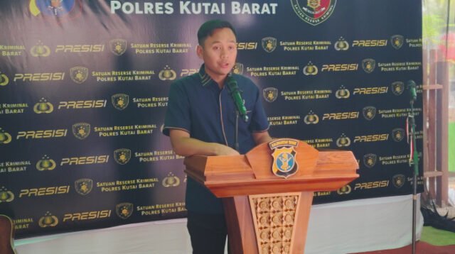 Kasat Reskrim Polres Kutai Barat AKP Khairul Umam, S.Tr.K., S.I.K., saat menyampaikan sambutan dalam peresmian Pos Unit Reaksi Cepat (URC) di kawasan Simpang Raya, Kecamatan Barong Tongkok, Kutai Barat, Kamis (27/8/2026).